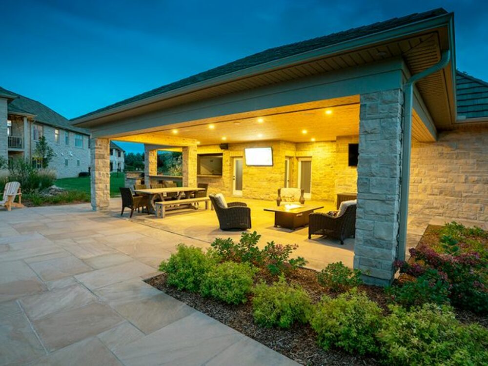 60425eb0f7ae4453af4477fb_Cabana-Landscape-Lighting-Flagstone-p-800