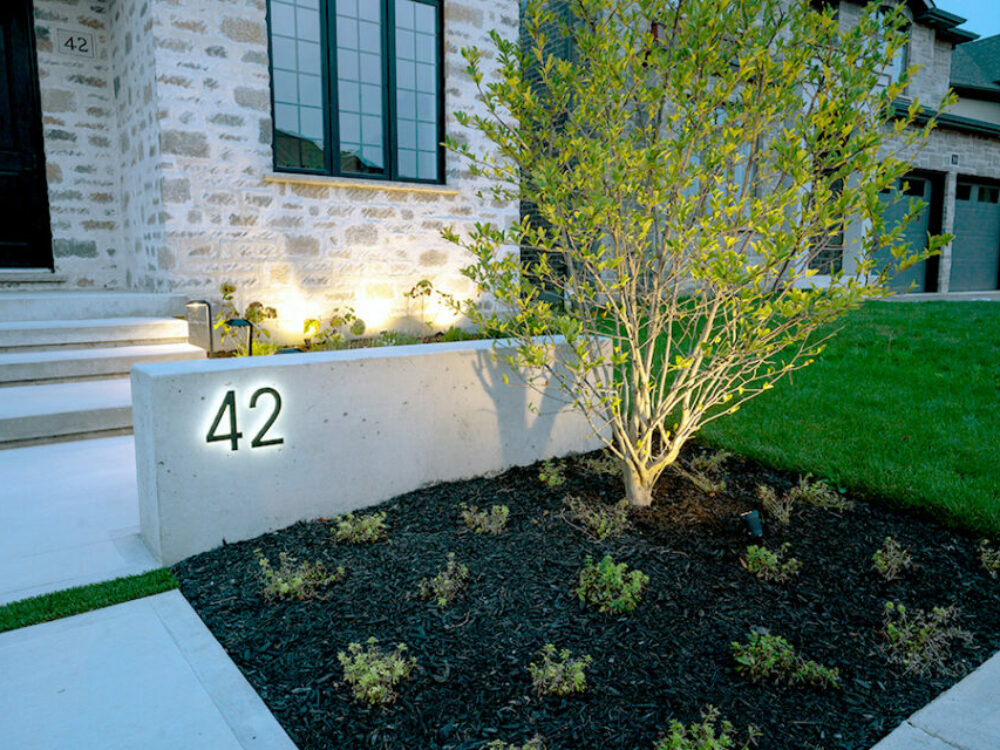 60424d7b8399eb15c5e28c35_Smaller - Concrete-Wall-Landscape-Lighting