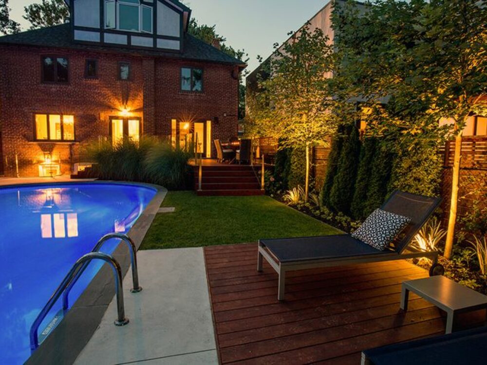 60425a836ec95d41439e81a8_Backyard-landscape-lighting-p-800